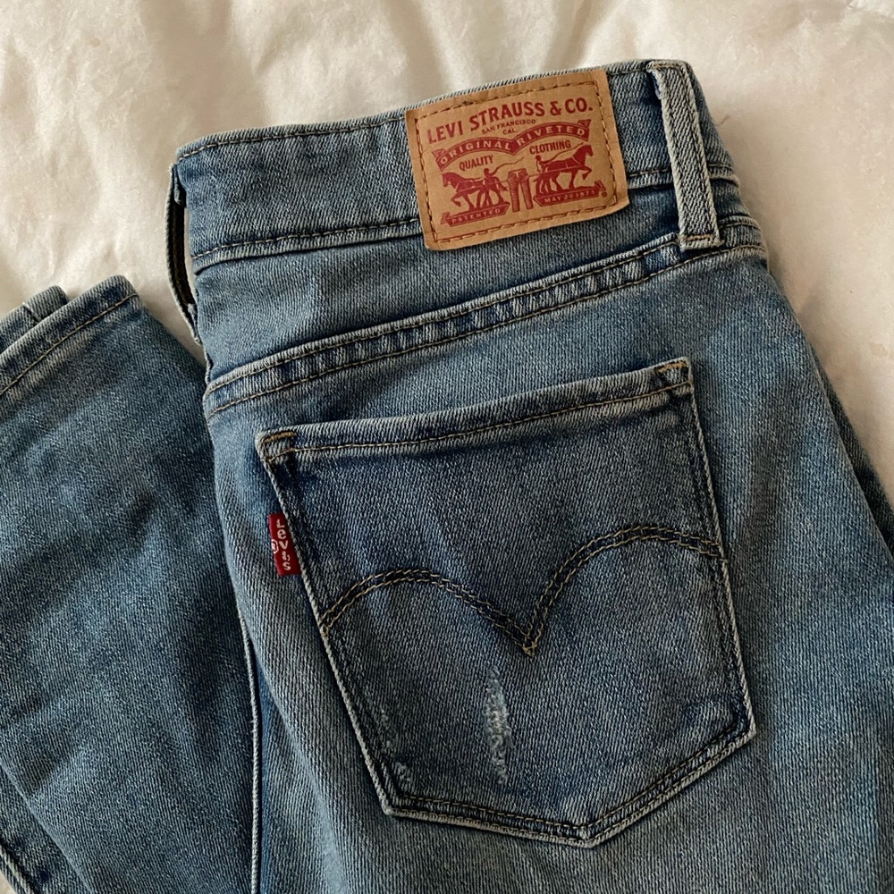 VINTAGE Distressed Levi 711 Skinny Jeans Lightwash